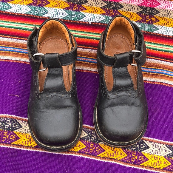 Mikoleon May Janes - Picture 1 of 9